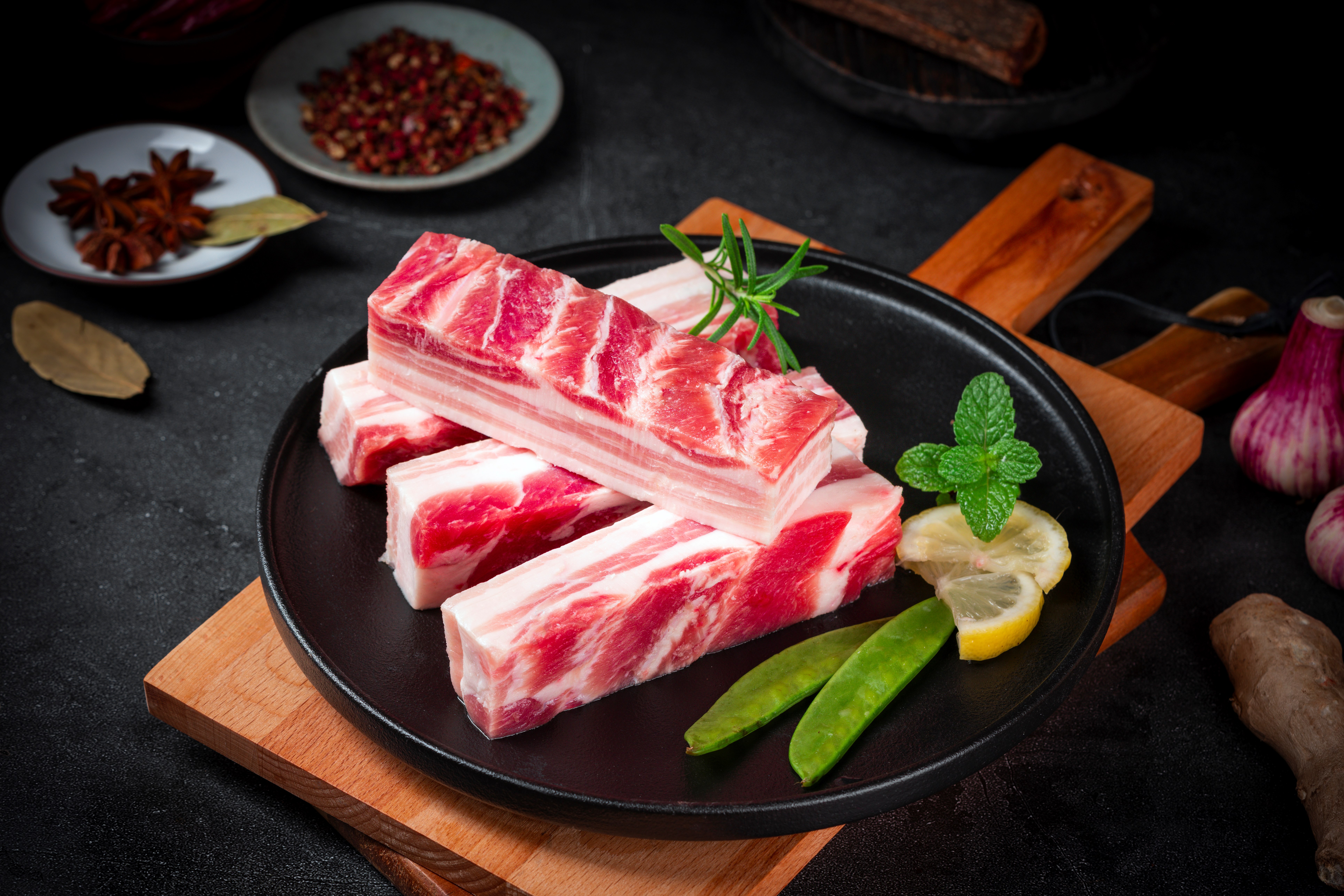 “3499拉斯维加斯黑天蓬”黑猪肉沉磅上市，3499拉斯维加斯美食匠心打造健全美味新选择